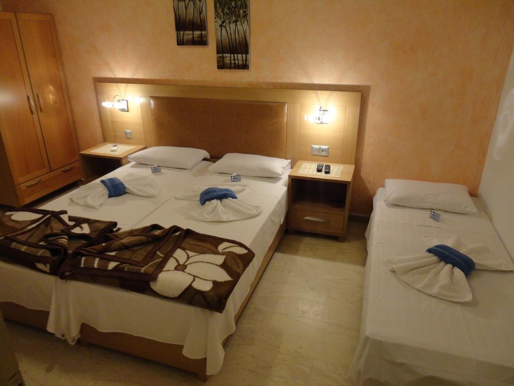 Maik Apartments Metamorfosi  Bilik gambar