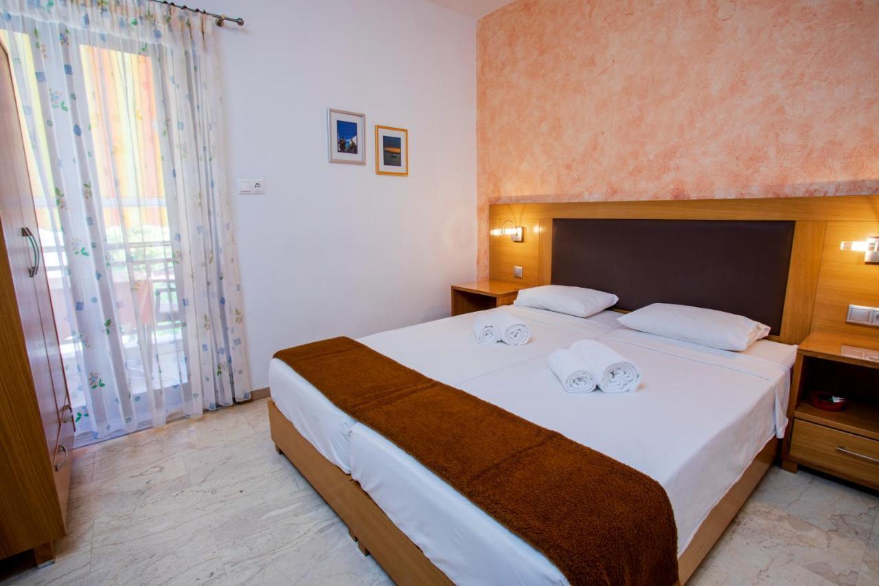 Maik Apartments Metamorfosi  Luaran gambar