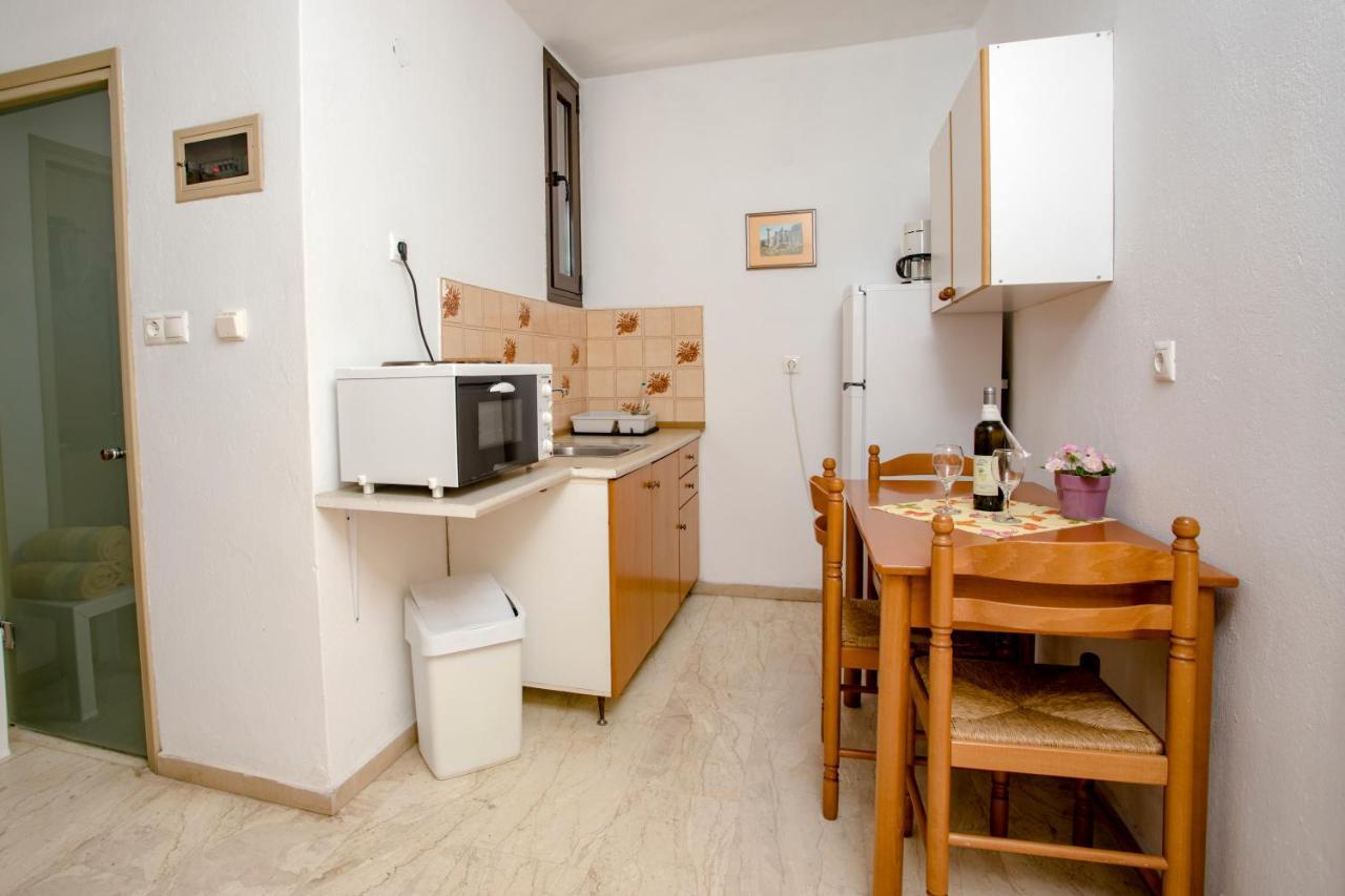 Maik Apartments Metamorfosi  Luaran gambar
