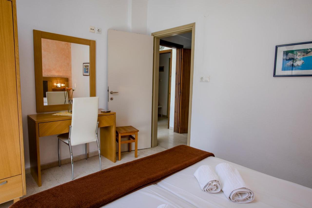 Maik Apartments Metamorfosi  Luaran gambar