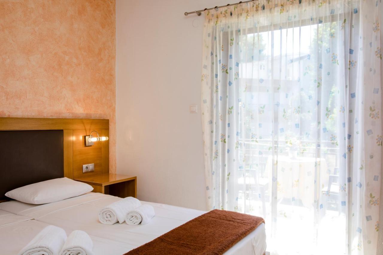 Maik Apartments Metamorfosi  Luaran gambar
