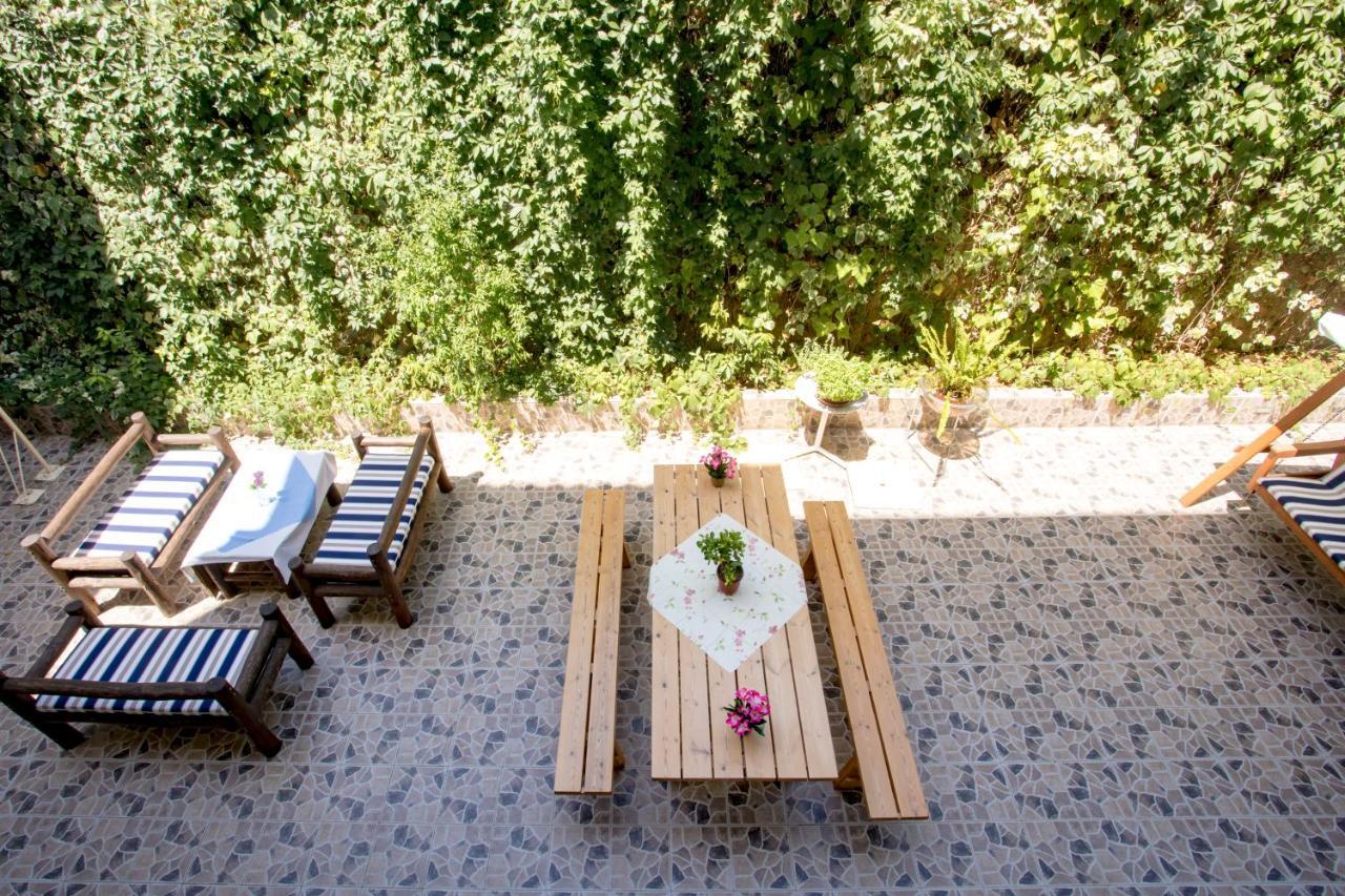 Maik Apartments Metamorfosi  Luaran gambar